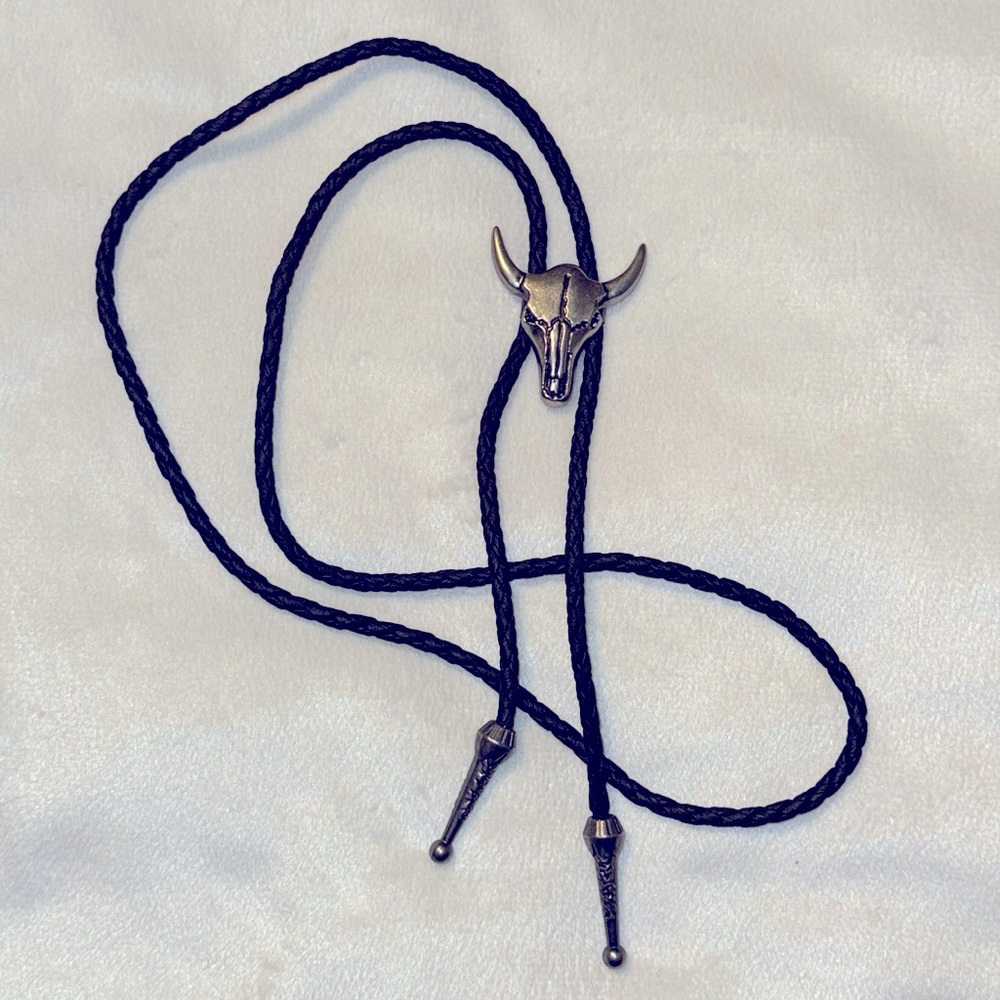 Vintage Silver Tone Bull Steer Black Vegan Leather Bolo Tie